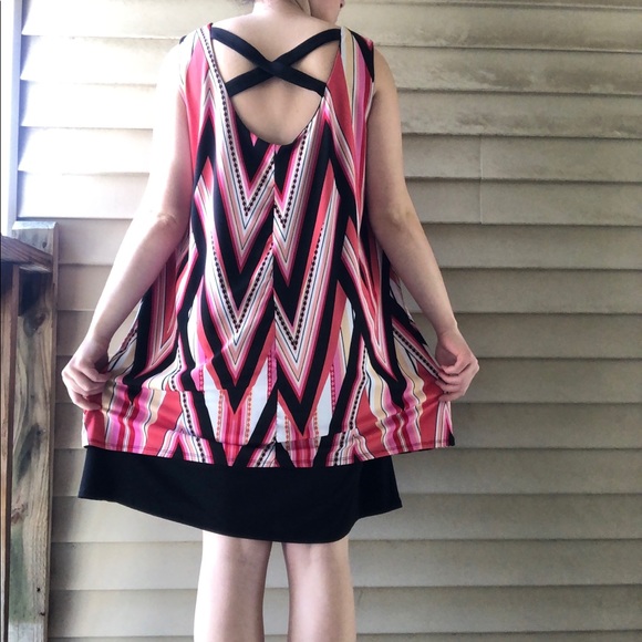 Geometrical Print Dress - Picture 3 of 4